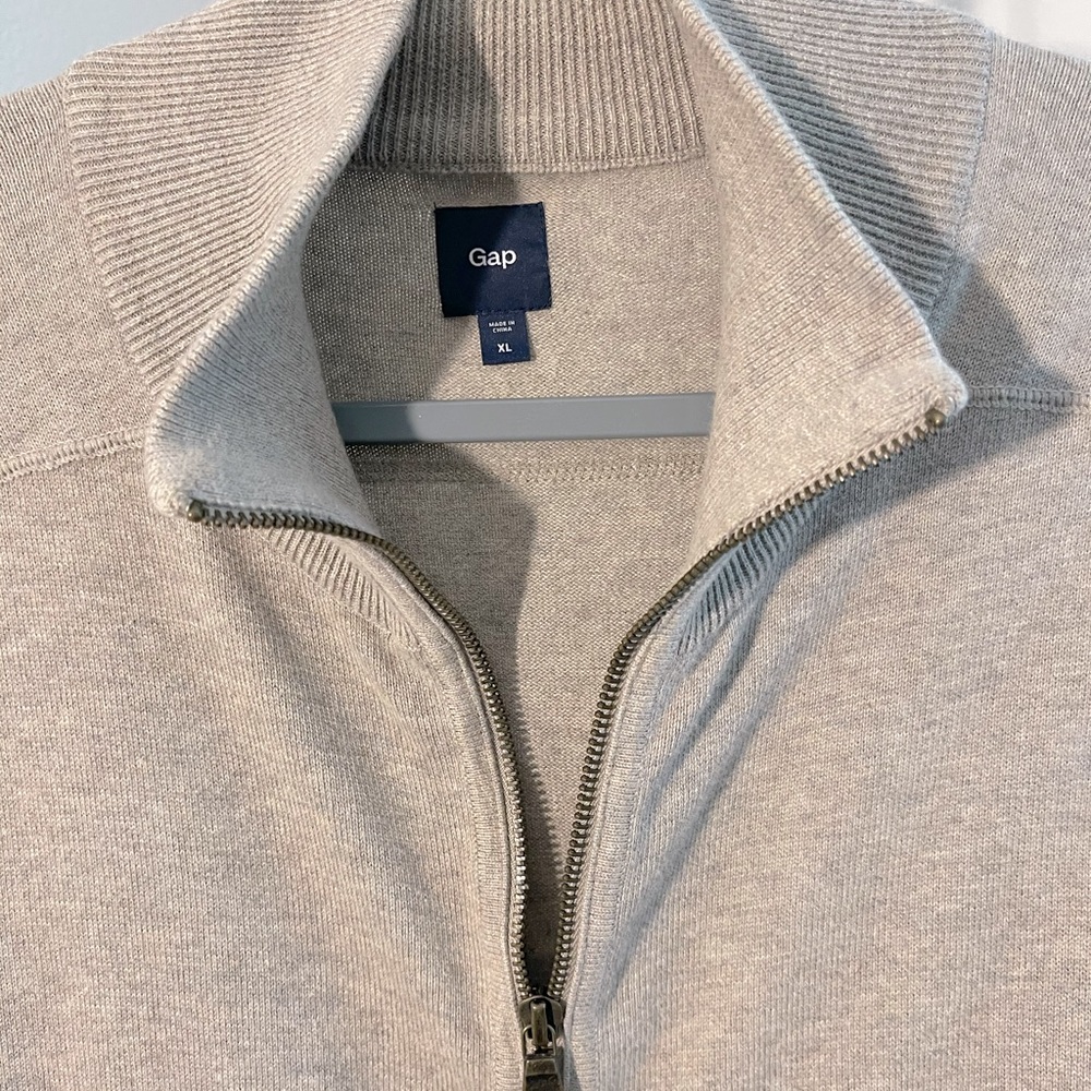 Gap zip sweater